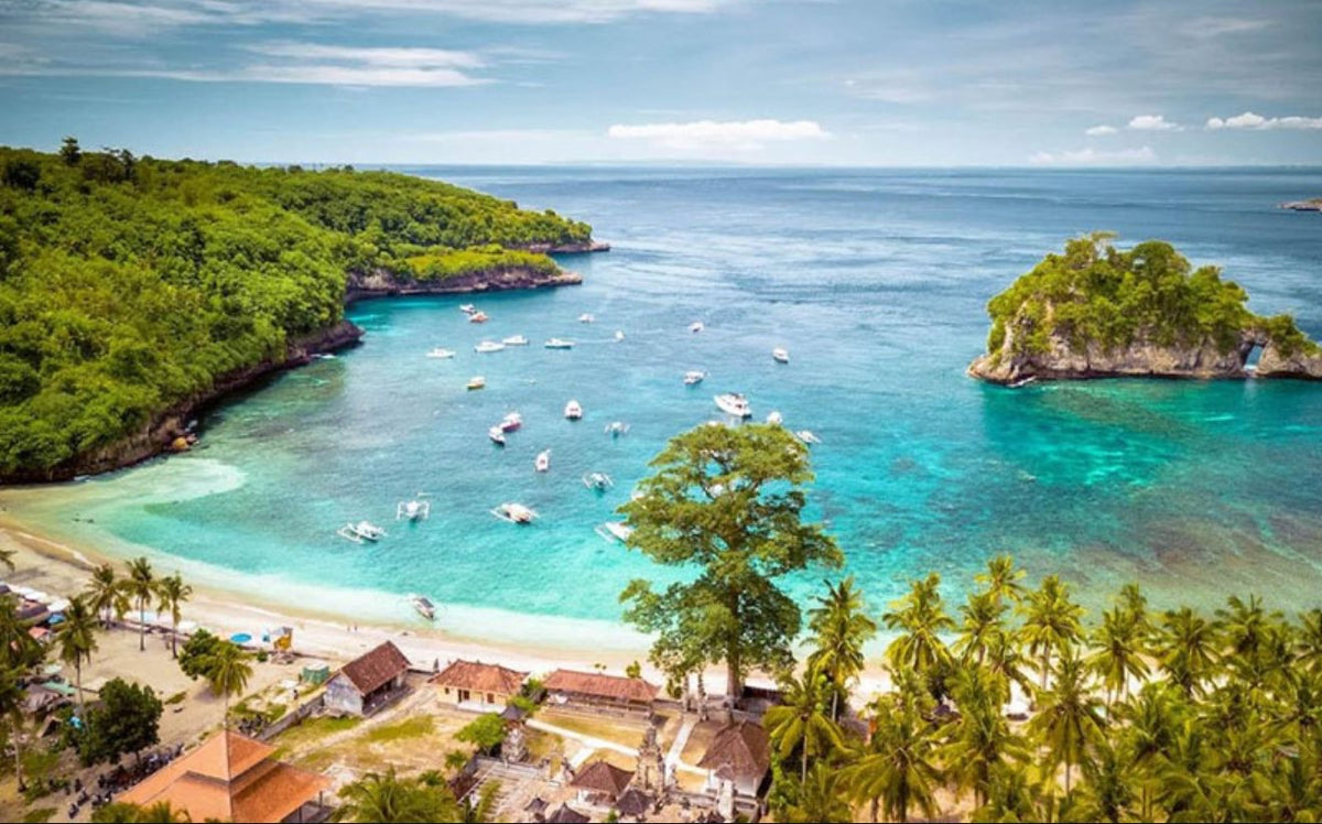 Boats moored in Crystal Bay, Nusa Penida